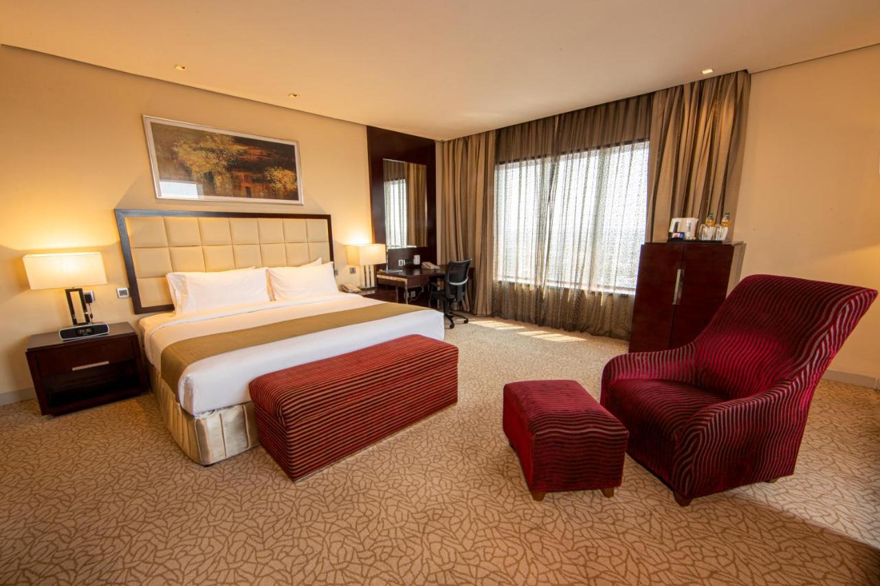 Holiday Inn Cochin By Ihg Kochi Zewnętrze zdjęcie