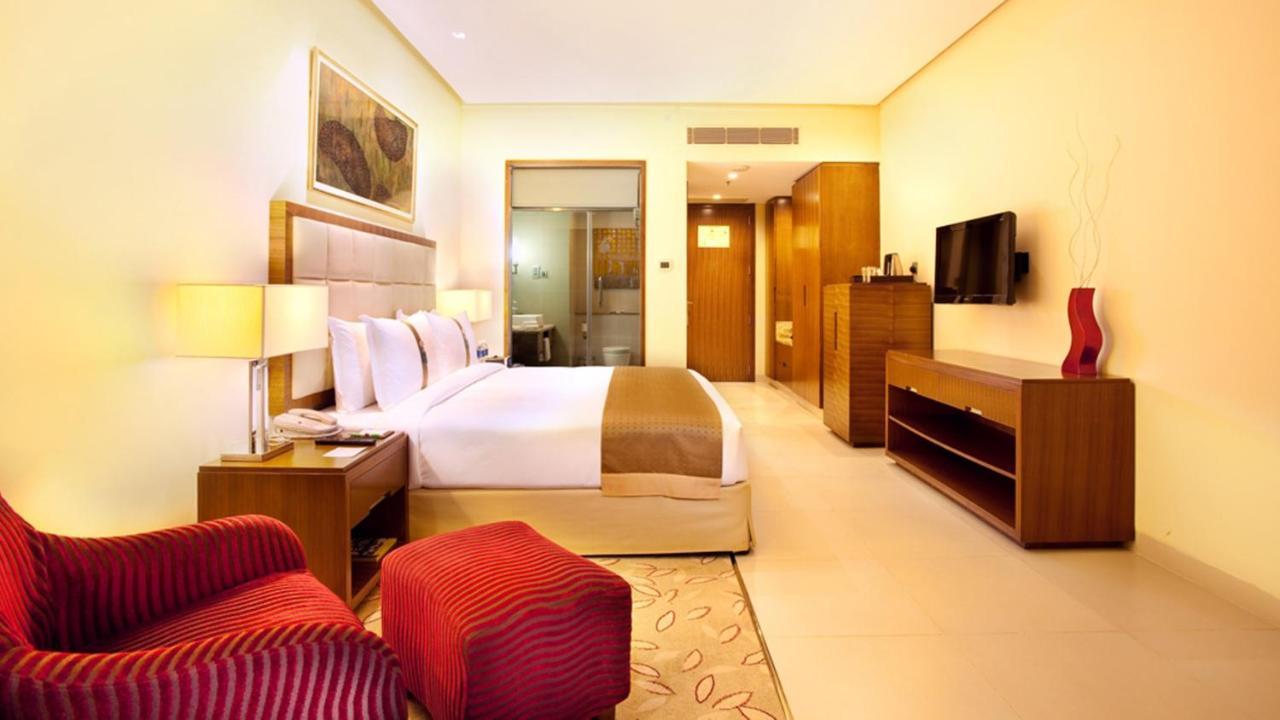 Holiday Inn Cochin By Ihg Kochi Zewnętrze zdjęcie A room at the hotel